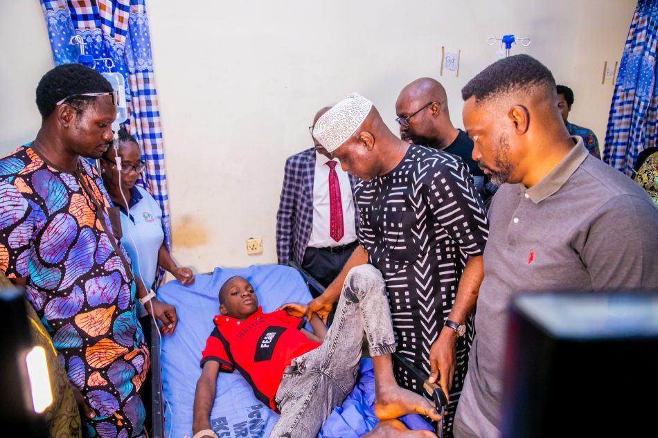 OYEBANJI VISITS RESCUED EKITI SCHOOL PUPILS, TEACHERS IN HOSPITAL