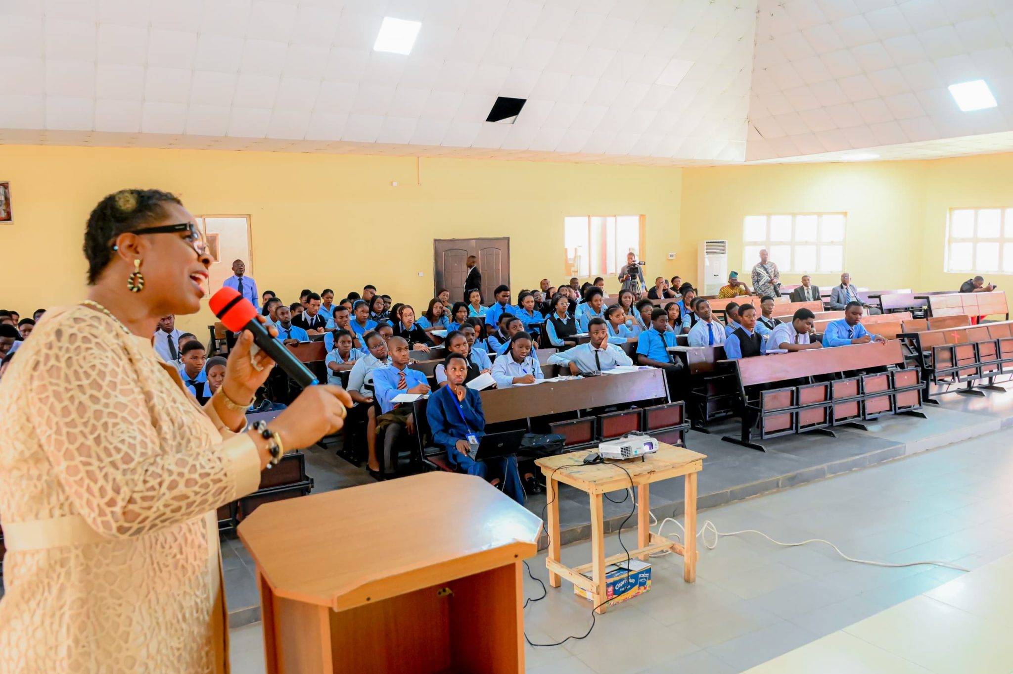 EKITI FIRST LADY TEACHES ABUAD STUDENTS, RECEIVES ENCOMIUM FROM AARE ...